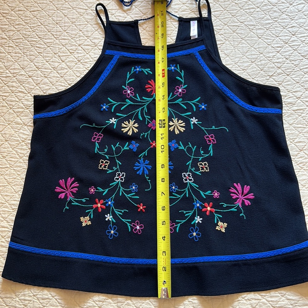 NWOT Embroidered Summer Top, Black w/ Vibrant Florals, Size M. - Picture 3 of 6